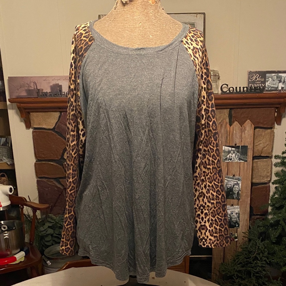 Amaryllis Gray Top with Leopard Print Sleeves